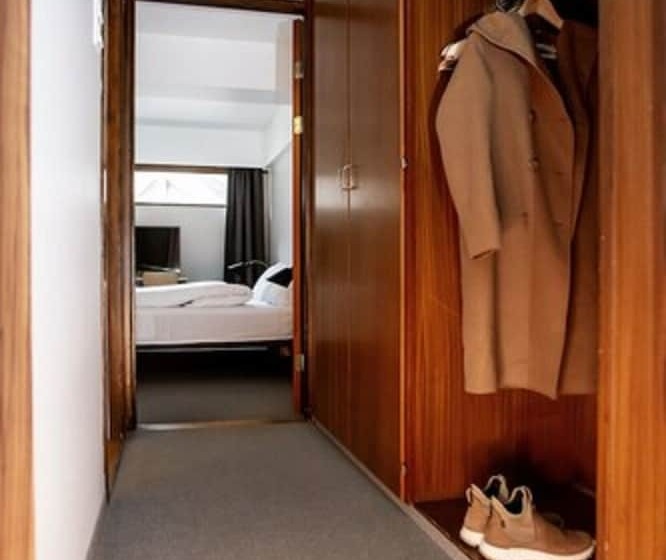 Семейный Номер, Lindstrøm