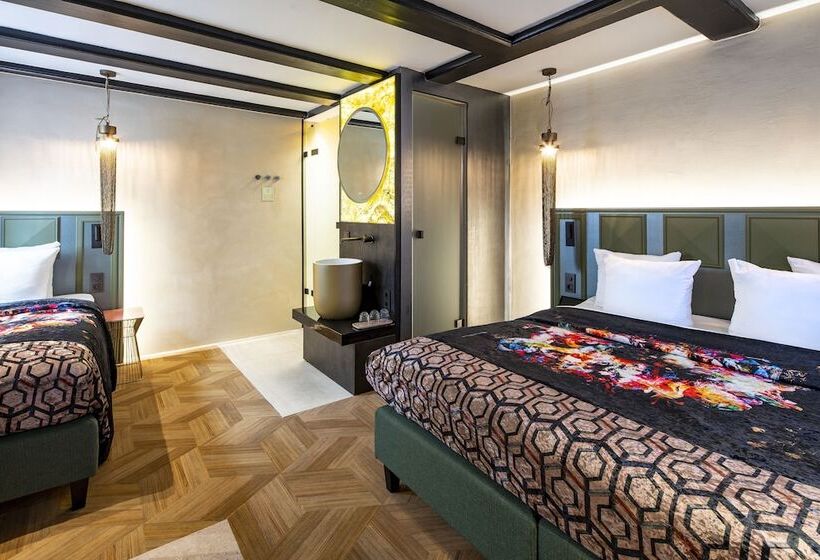 اتاق استاندارد سه نفره, Mister Highland