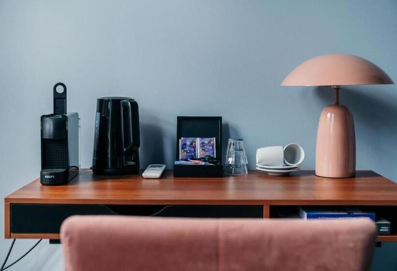 اتاق سوپریور, Omega