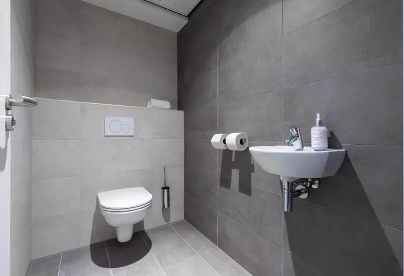 Suite with lake view, Postillion Amersfoort Veluwemeer