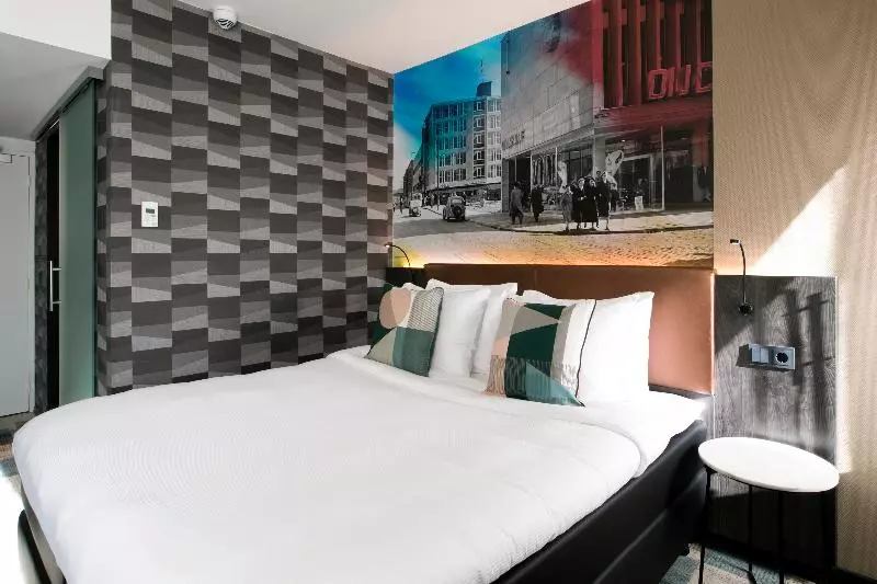 اتاق استاندارد با بالکن, Savoy Hotel Rotterdam