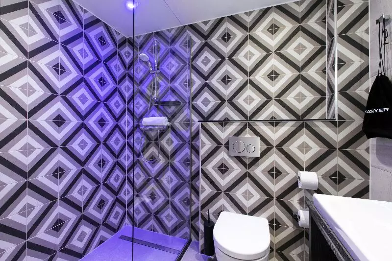 اتاق استاندارد با بالکن, Savoy Hotel Rotterdam
