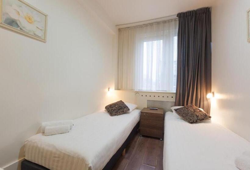 اتاق پایه با سرویس بهداشتی مشترک, The Townhouse