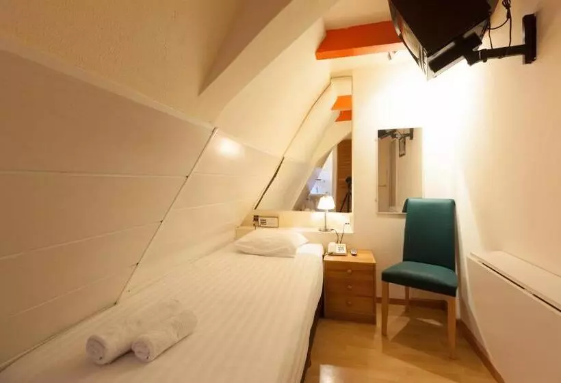 اتاق یک نفره پایه با سرویس بهداشتی مشترک, The Townhouse