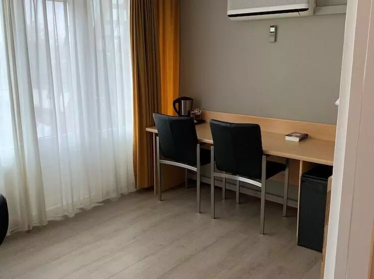 スタンダード４人部屋, City Hotel Bergen Op Zoom