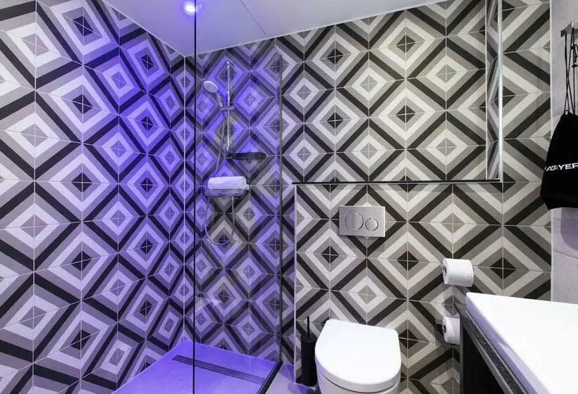 اتاق استاندارد با بالکن, Savoy Hotel Rotterdam