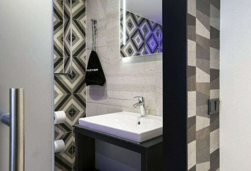 带城市景观及双人床的标准房间, Savoy Hotel Rotterdam