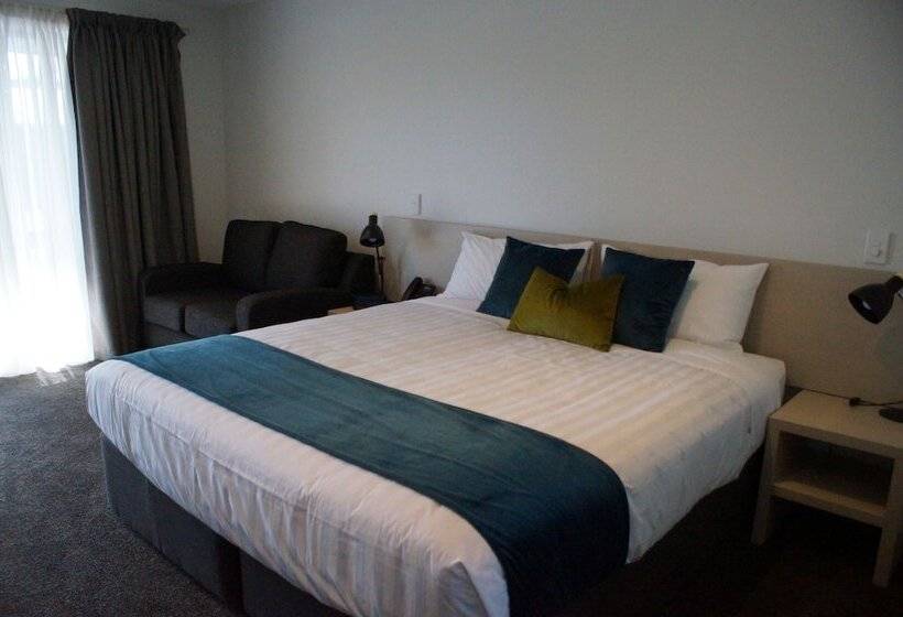 סטודיו דלוקס, Taylors Motel