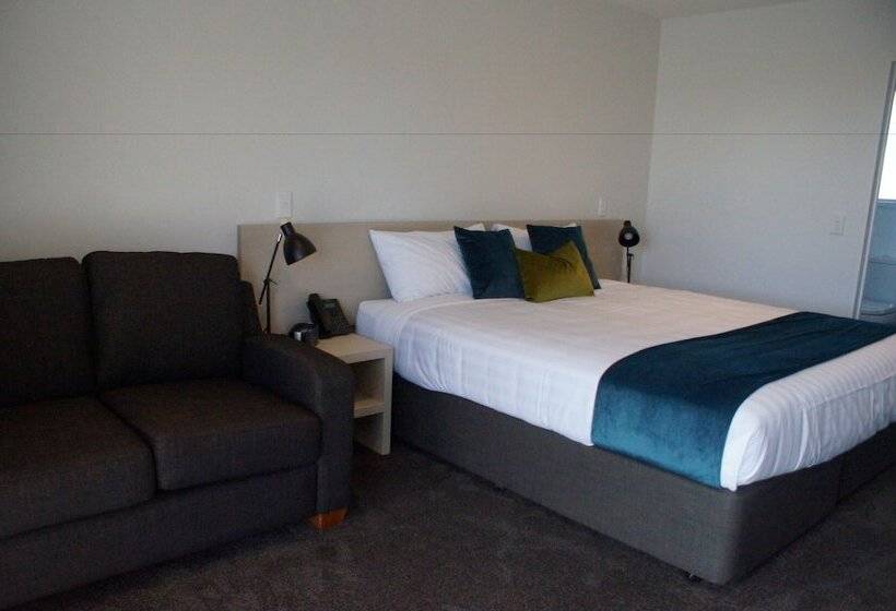 디럭스 스튜디오, Taylors Motel