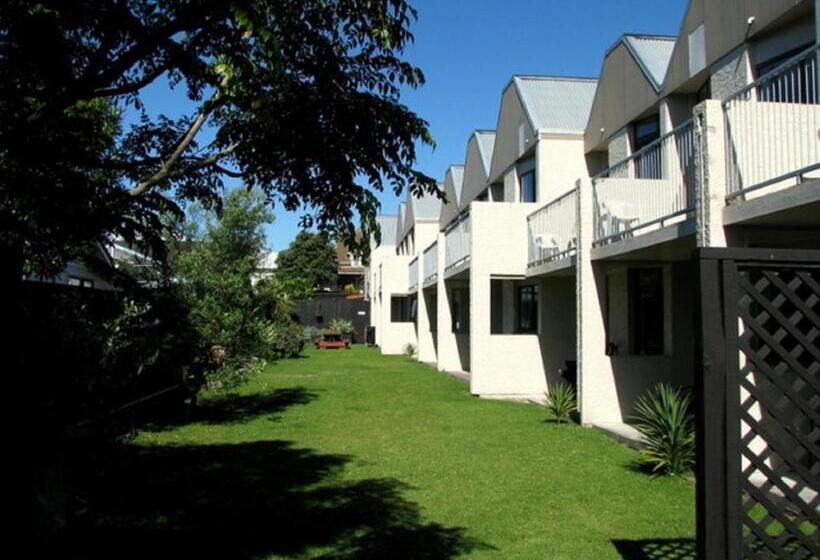 스탠다드 스튜디오, Aaa Mana Motel