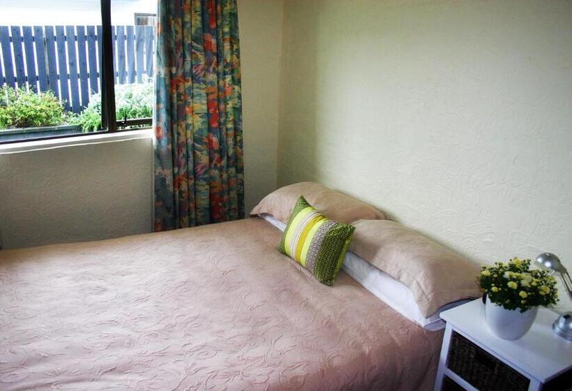 스탠다드 스튜디오, Aaa Mana Motel