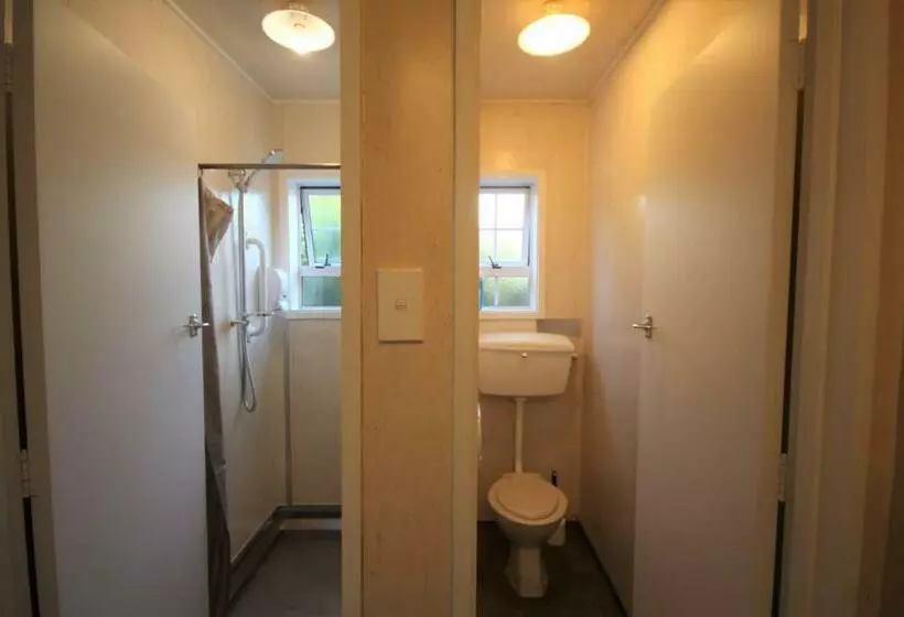استودیوی استاندارد, Beach Lodge Motels
