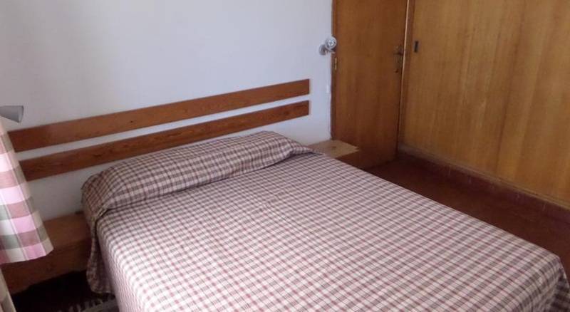 דירת שלושה חדרים, Clube Alvorferias