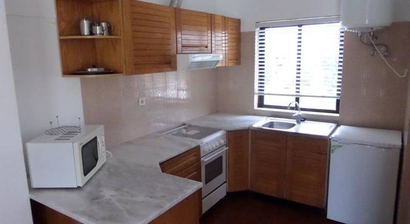 דירת שלושה חדרים, Clube Alvorferias