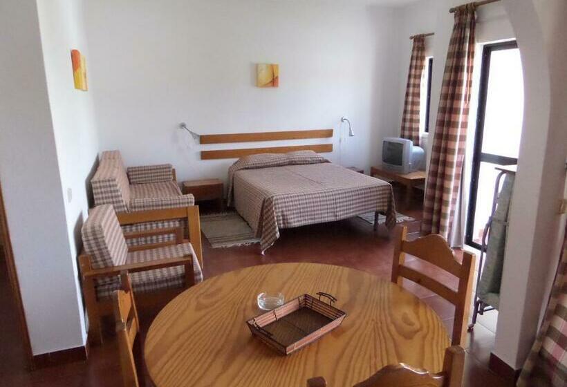 חדר סטודיו סטנדרד, Clube Alvorferias