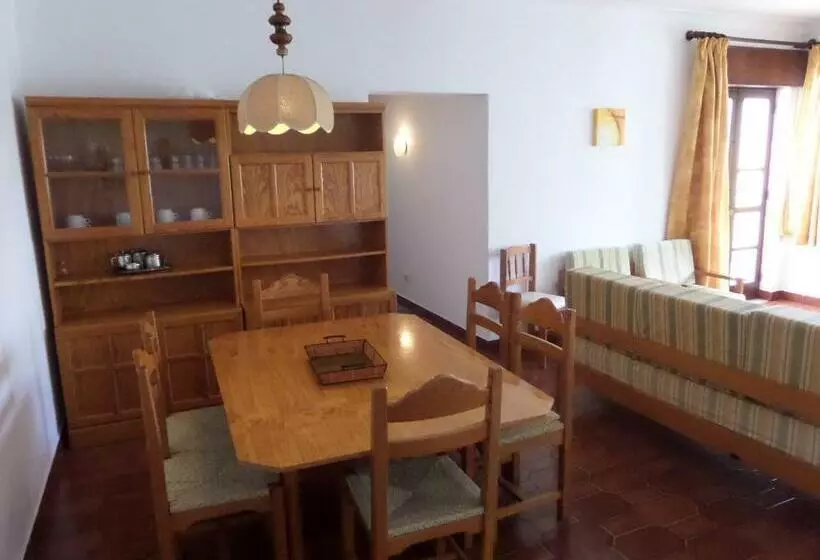 ３ベッドルームアパートメント, Clube Alvorferias