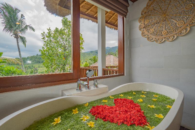 חדר סטנדרט לארבעה, De Luxe