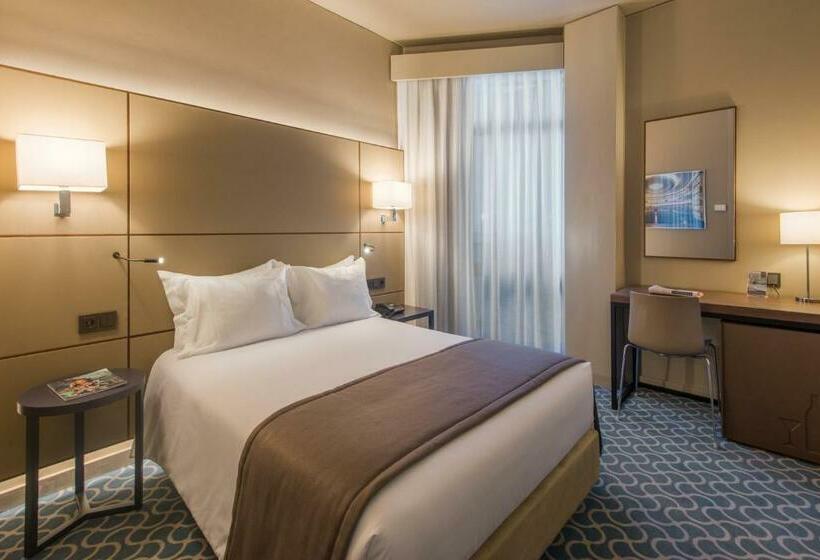 اتاق راحتی, Dom Henrique Downtown