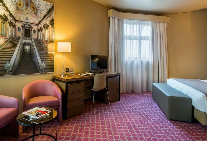 اتاق راحتی, Dom Henrique Downtown