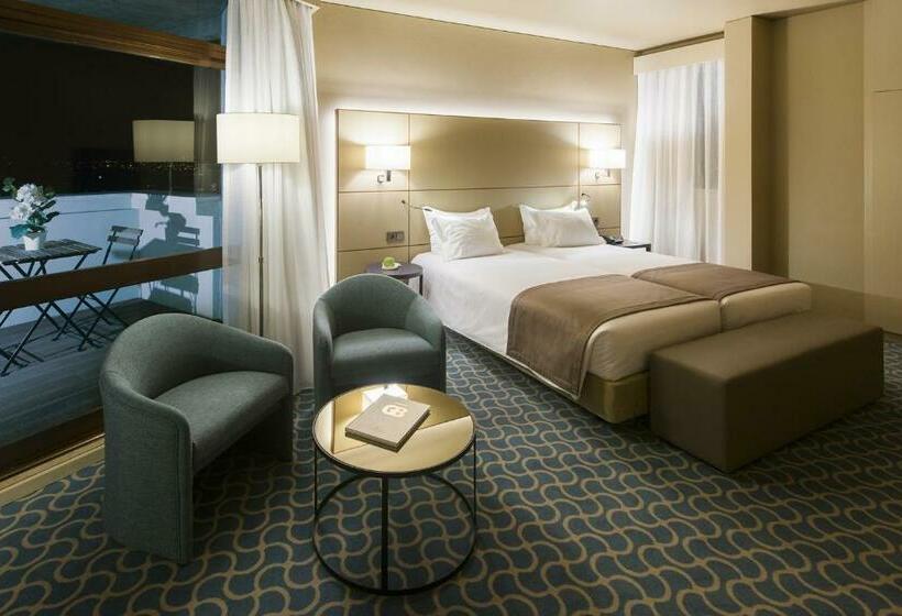 اتاق راحتی, Dom Henrique Downtown