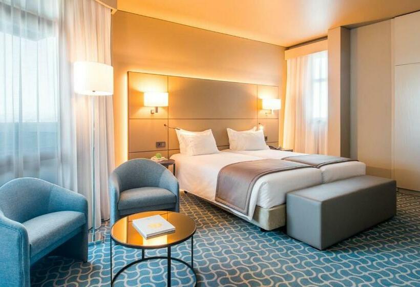 اتاق راحتی, Dom Henrique Downtown