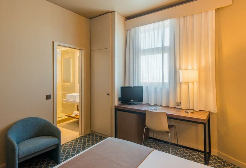 اتاق راحتی, Dom Henrique Downtown