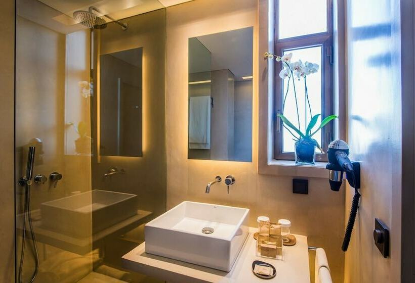 اتاق راحتی, Dom Henrique Downtown