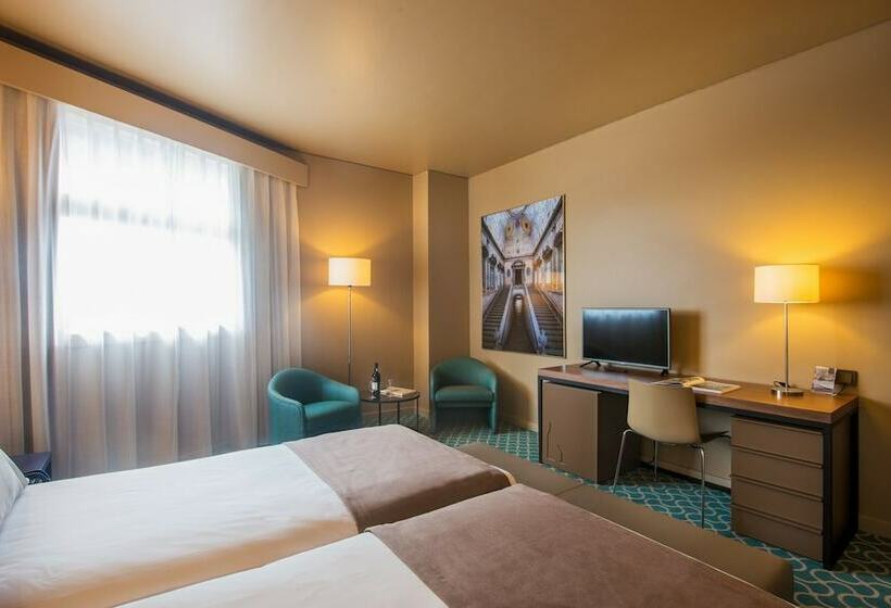 اتاق راحتی, Dom Henrique Downtown