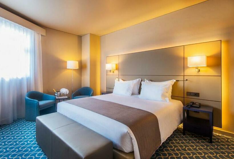 سوئیت راحتی, Dom Henrique Downtown