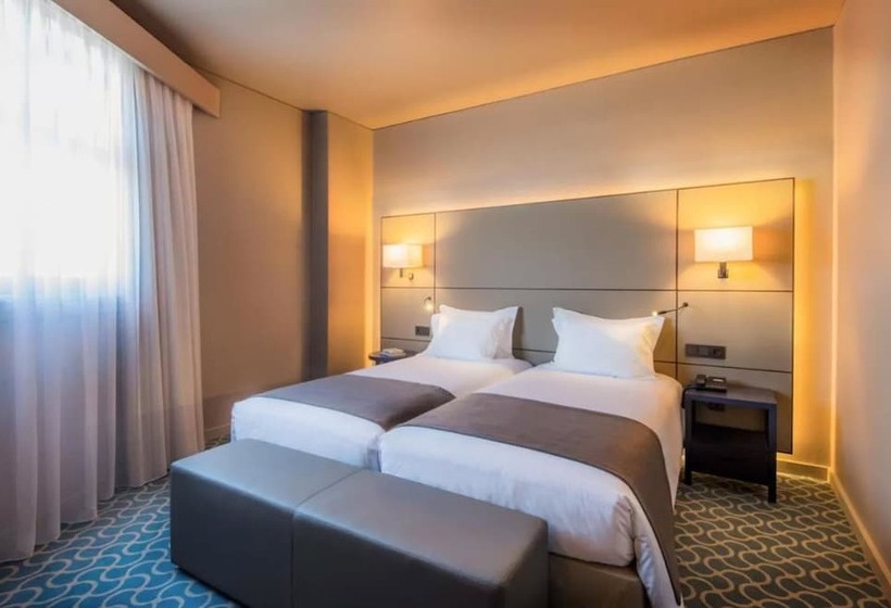 سوئیت راحتی, Dom Henrique Downtown