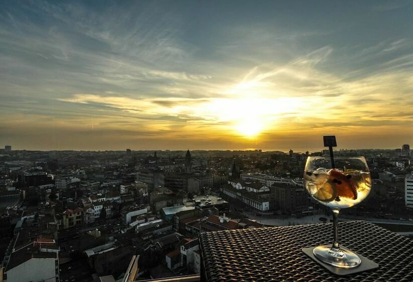 سوئیت راحتی, Dom Henrique Downtown