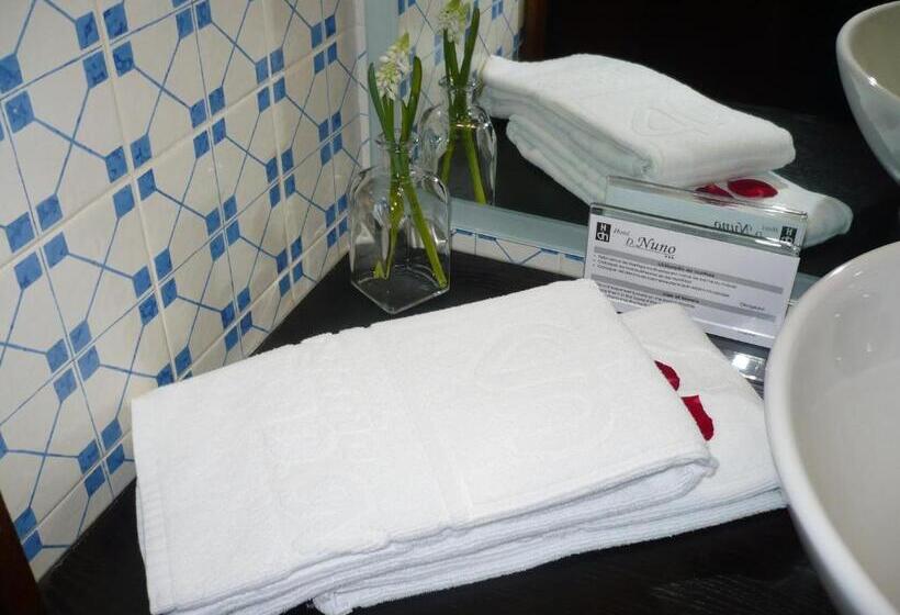 패밀리 룸, Dom Nuno