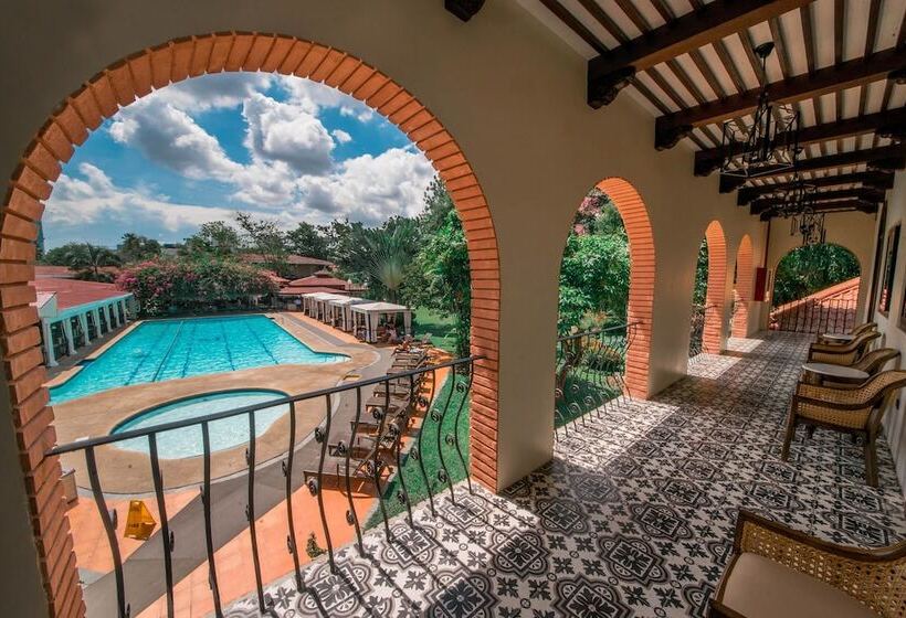 Premium Room Pool View, Montebello Villa