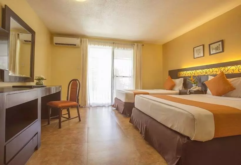 プールビューのプレミアムルーム, Montebello Villa