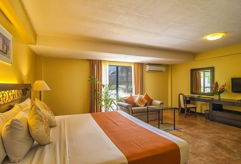 プールビューのプレミアムルーム, Montebello Villa