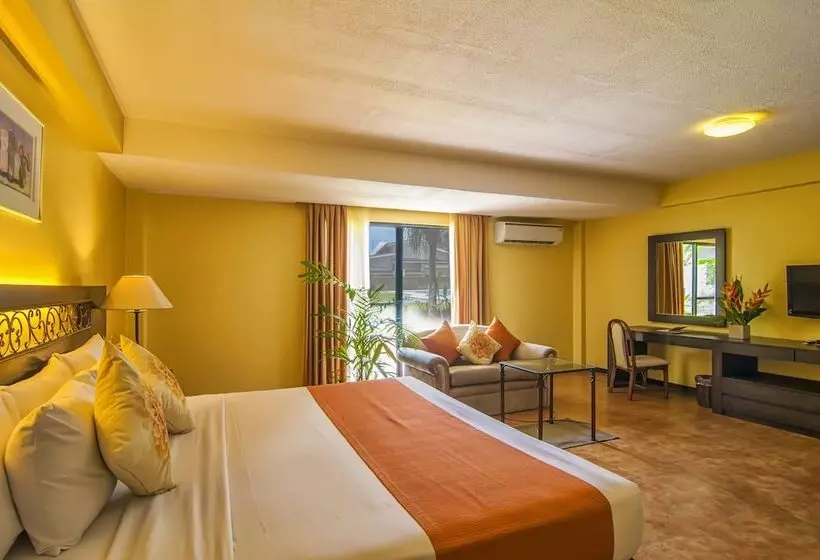 プールビューのプレミアムルーム, Montebello Villa