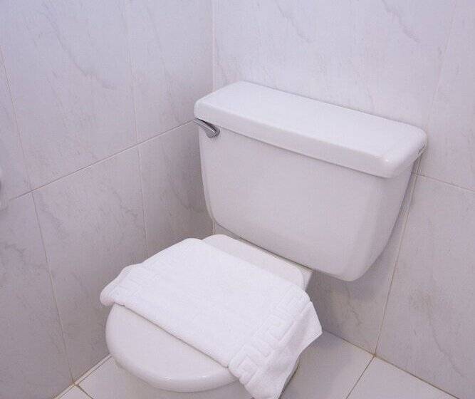 اتاق استاندارد با چشم‌انداز استخر, Montebello Villa