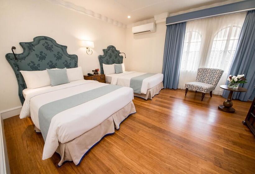 اتاق استاندارد با چشم‌انداز استخر, Montebello Villa