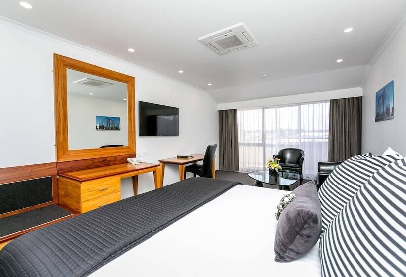 חדר דחוקס עם מיטת קינג, Plymouth International