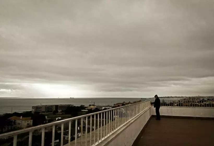 سوییت جونیور با چشم‌انداز دریا, Carcavelos Beach