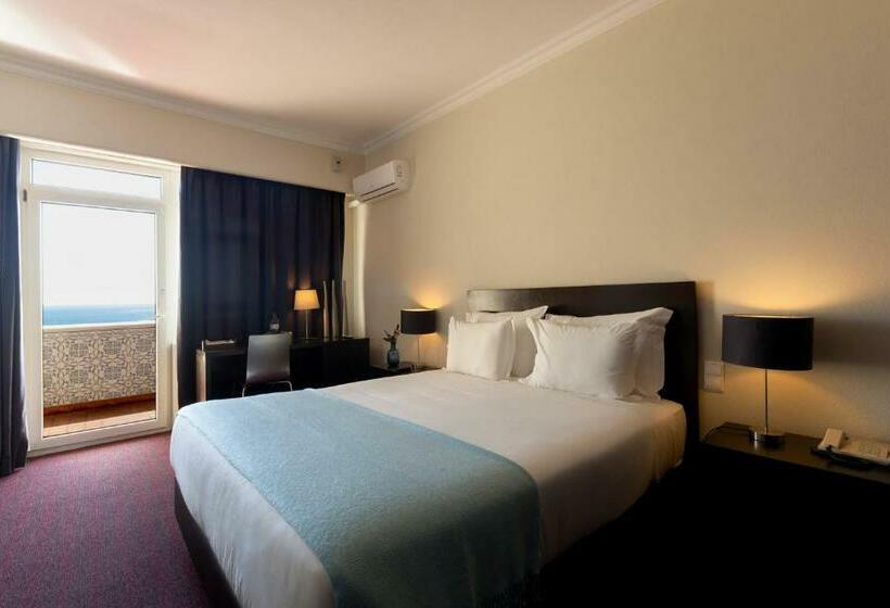 带泳池观景的豪华房, Carcavelos Beach