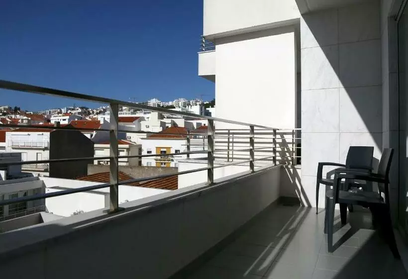 اتاق استاندارد سه نفره, Praia