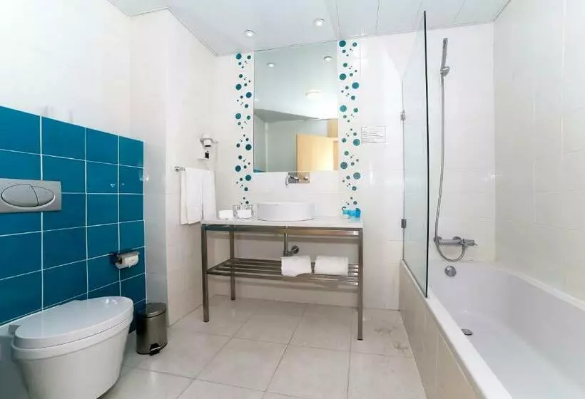 اتاق استاندارد سه نفره, Praia