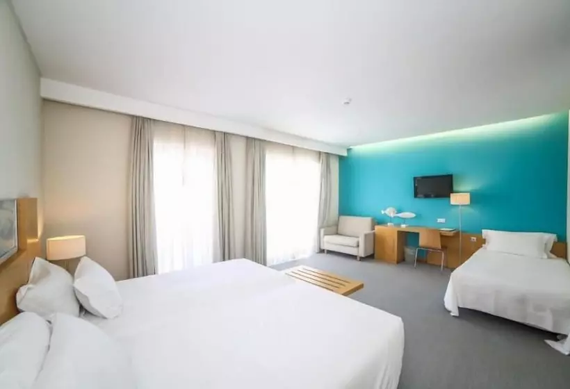 اتاق استاندارد سه نفره, Praia