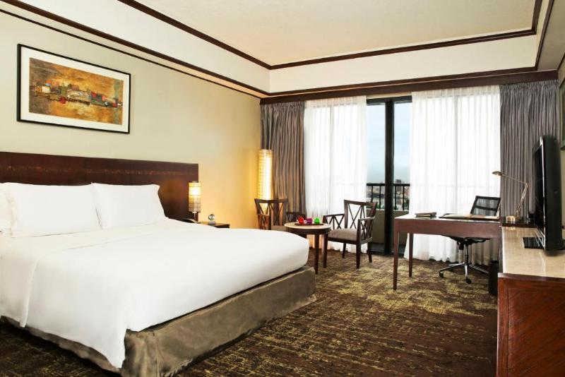 اتاق سوپریور با چشم‌انداز شهر, Sofitel Philippine Plaza Manila