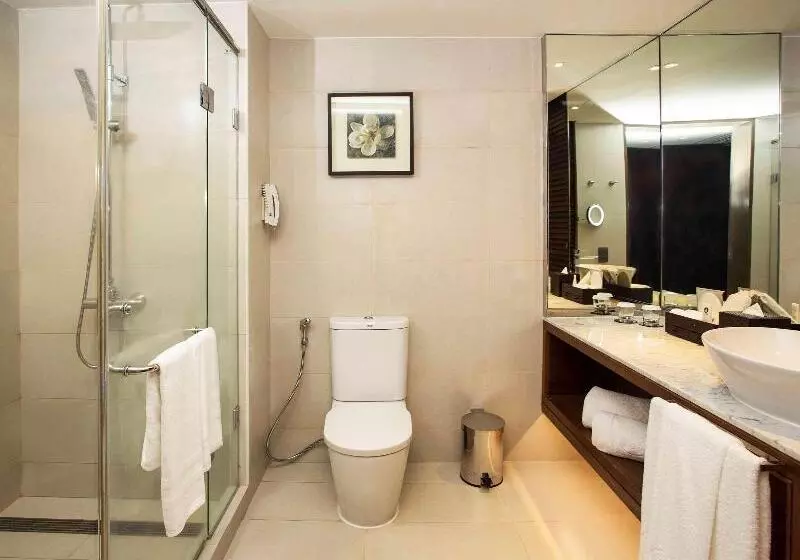 اتاق سوپریور با چشم‌انداز شهر, Sofitel Philippine Plaza Manila