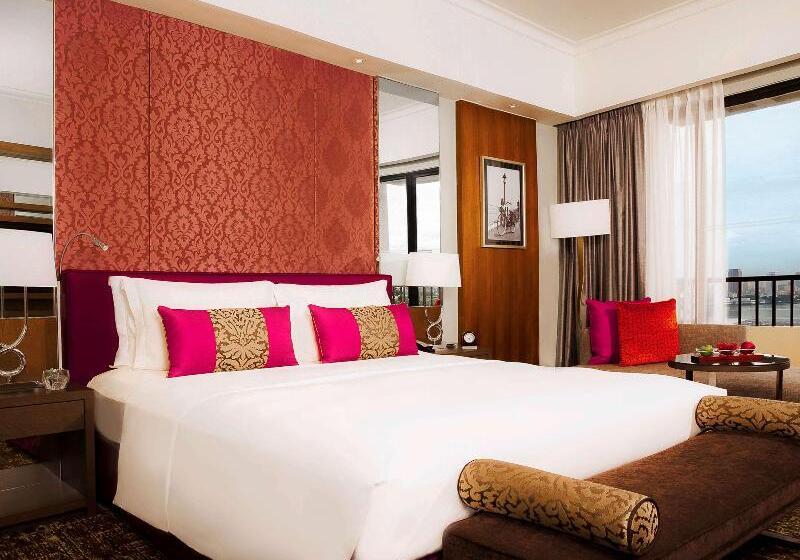 Club Room King Bed, Sofitel Philippine Plaza Manila