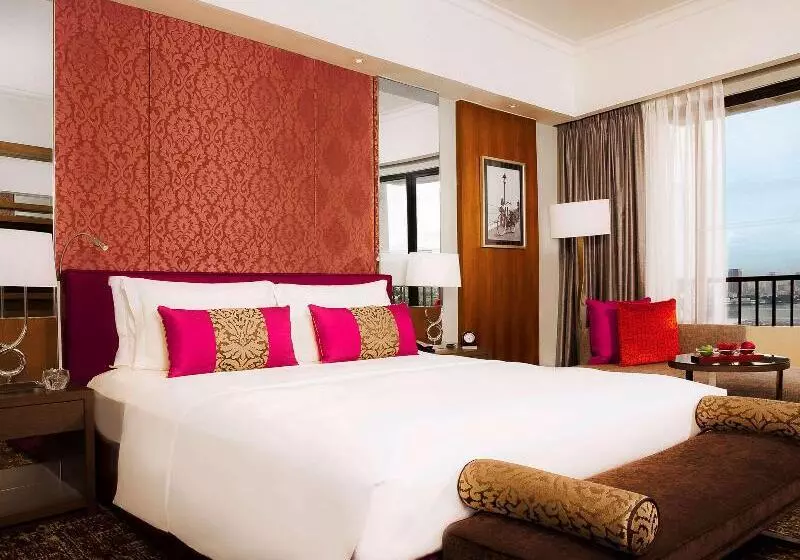 Club Room King Bed, Sofitel Philippine Plaza Manila