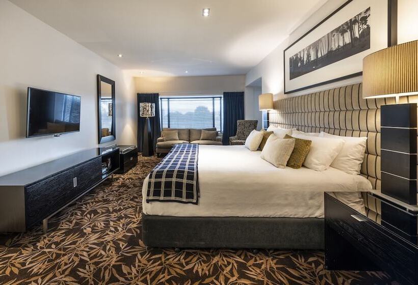 Полулюкс, The George