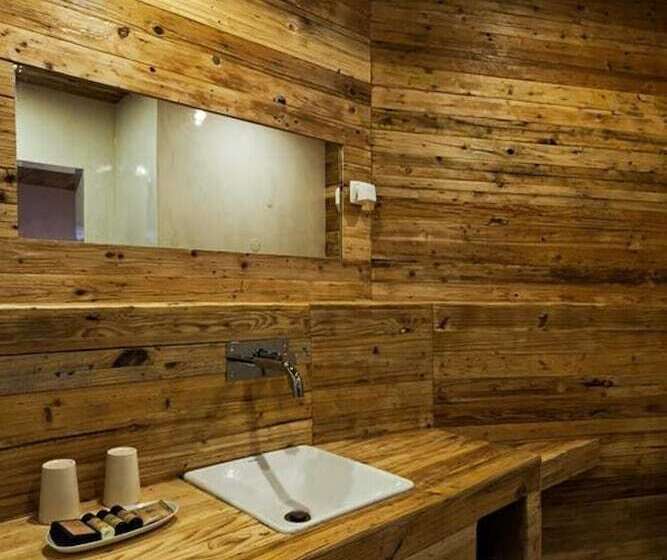 غرفة قياسية, The Literary Man Obidos